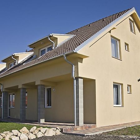 Luca Apartman Sopron Exteriör bild