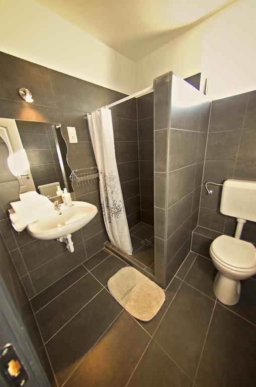 Luca Apartman Sopron Rum bild