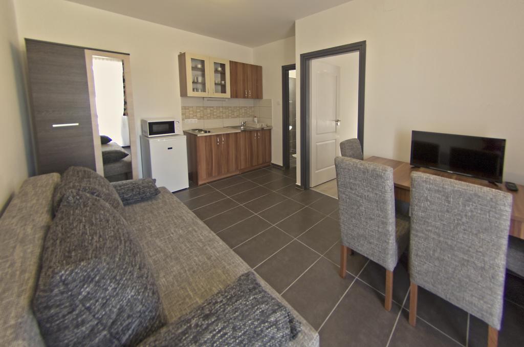 Luca Apartman Sopron Rum bild